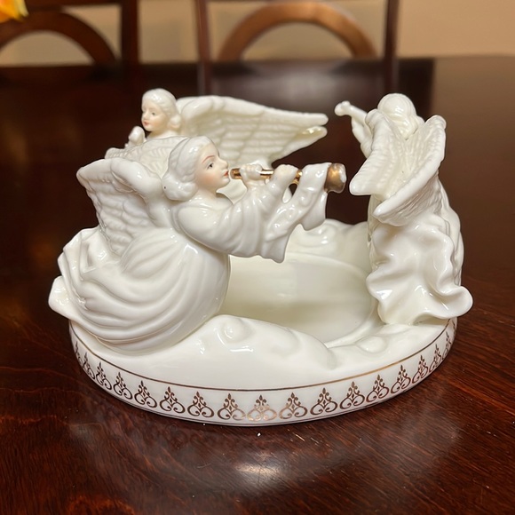 Ángel Pillar Holder from Trimmings Dillard’s. - Picture 1 of 15